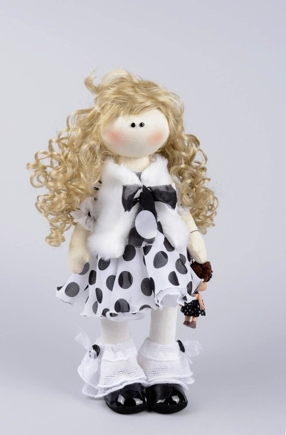 Кукла ручной работы красивая кукла из ткани дизайнерская мягкая кукла с одежкой фото 1
