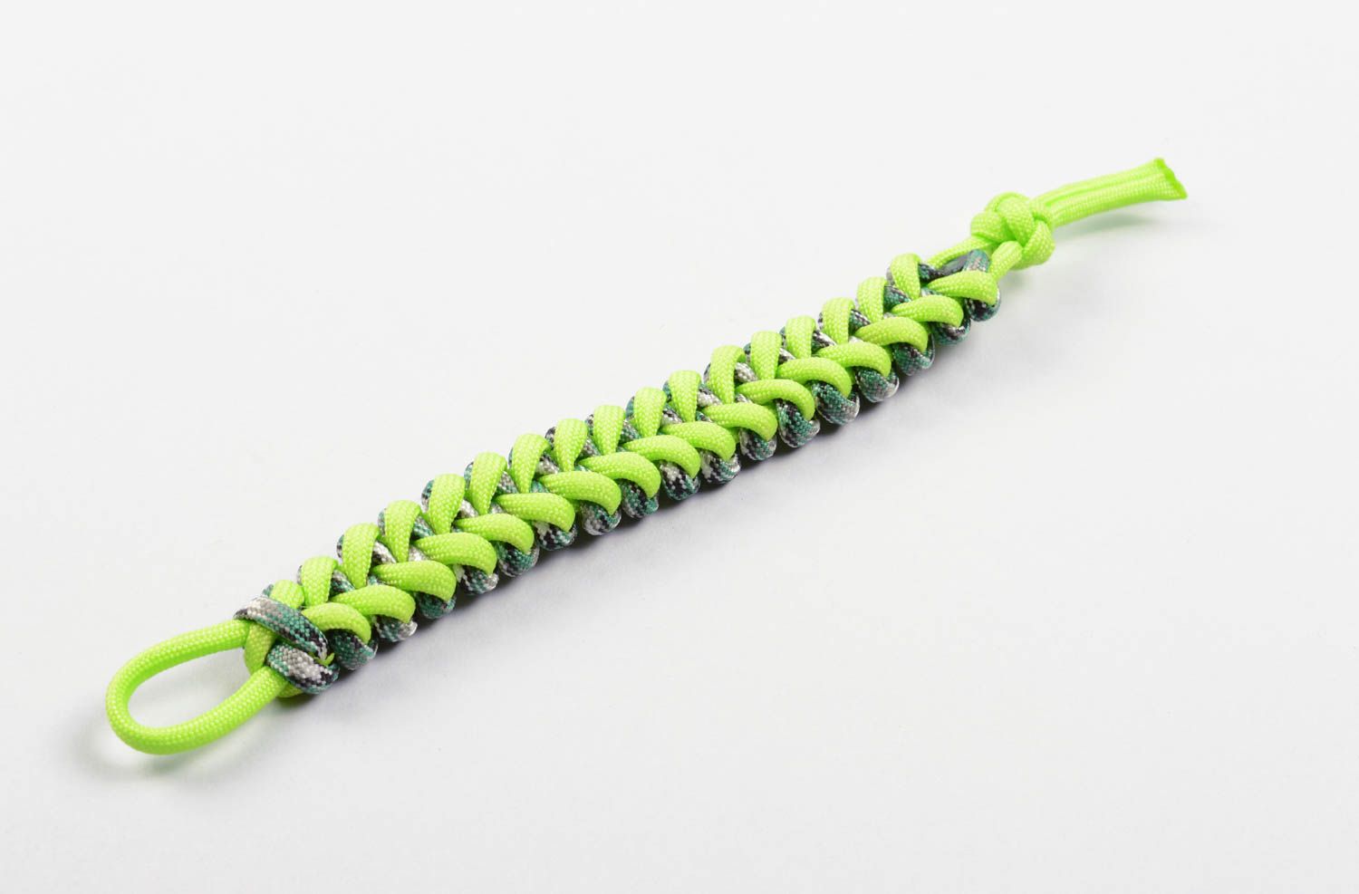 Брелок ручной работы авторский аксессуар брелок для ключей паракордовый зеленый фото 3