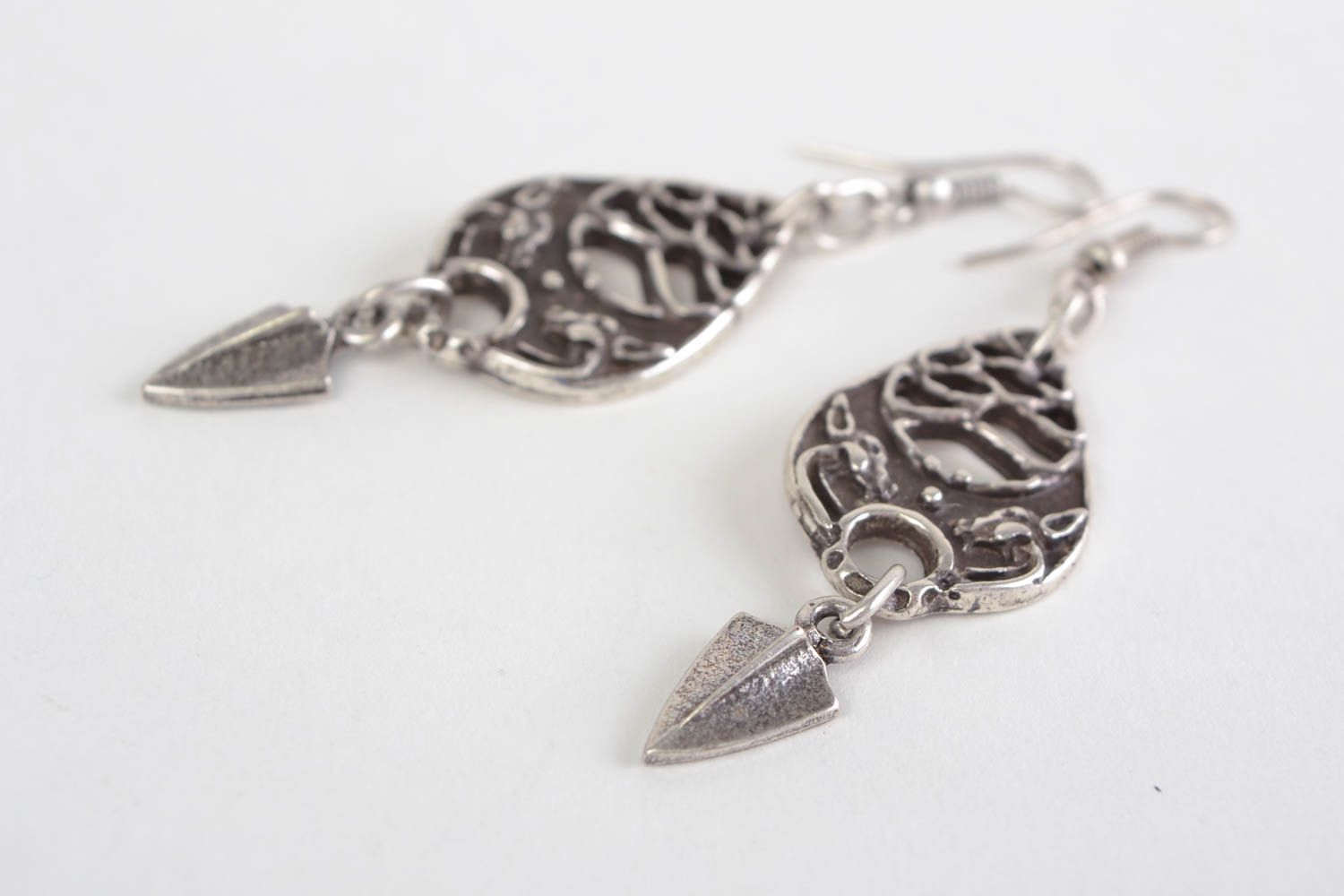 Handmade designer dangling earrings cast of metal alloy in ethnic style photo 3