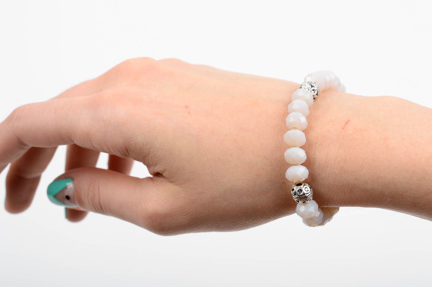 Bracelet blanc perles en cristaux tchèques fait main bijou original pour femme photo 3