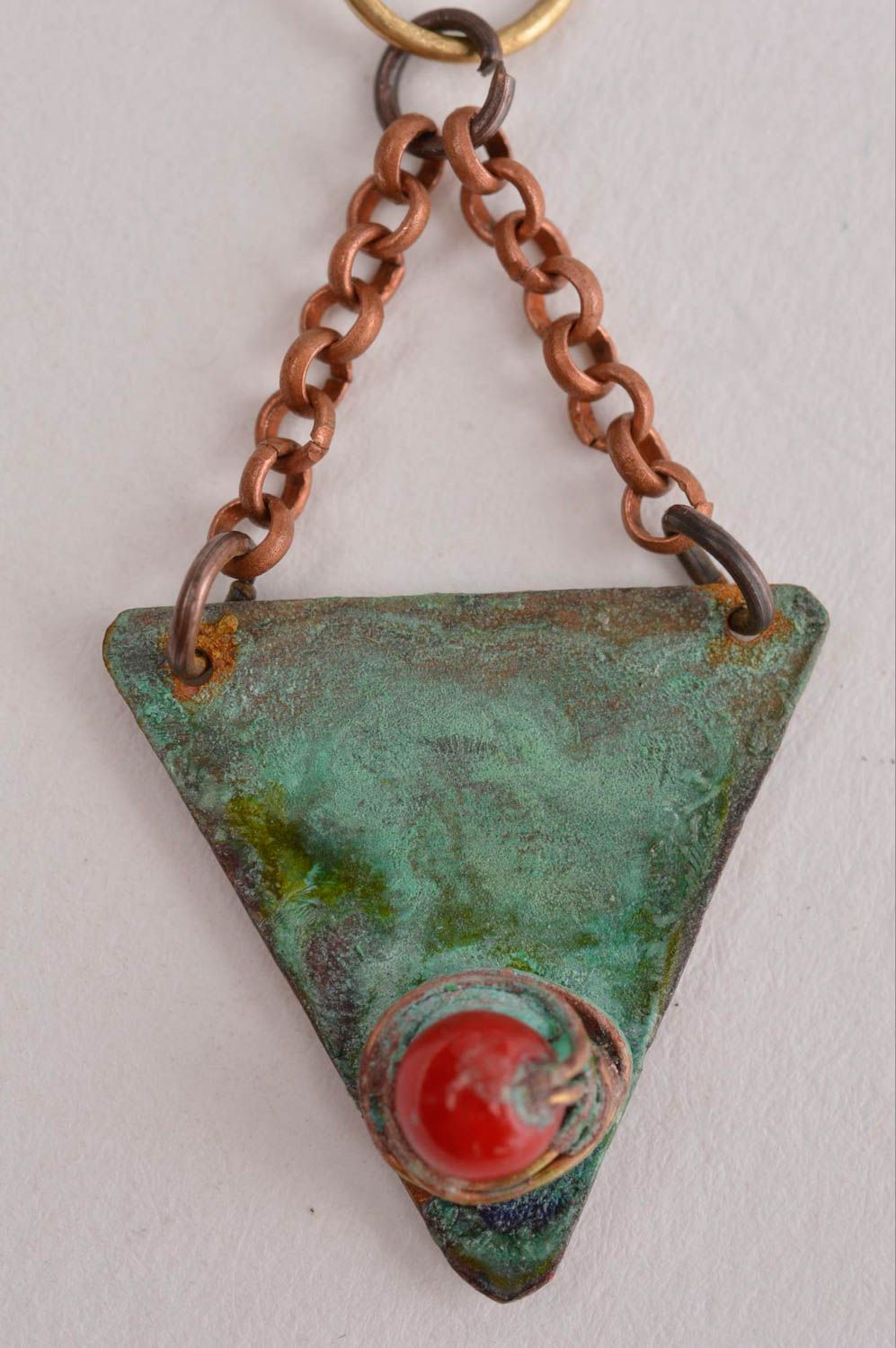 Pendentif corail cuivre Bijou fait main design triangle Accessoire femme photo 4
