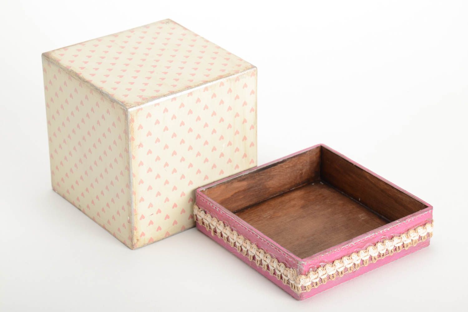 Деревянная коробка в технике декупаж ручной работы для подарка квадратная  фото 3