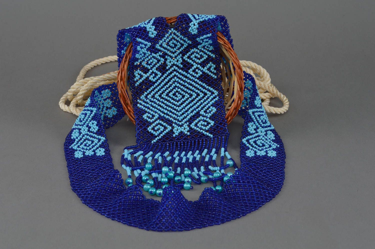 Collier en perles de rocaille bleu style ethnique large long frange fait main photo 1