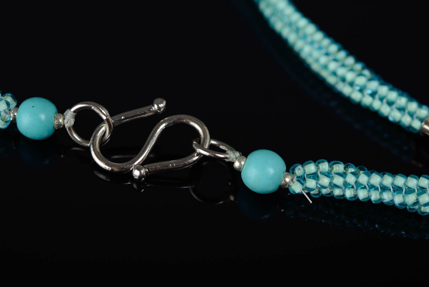 Long collier en perles de rocaille howlite et strass fait main bleu original photo 5