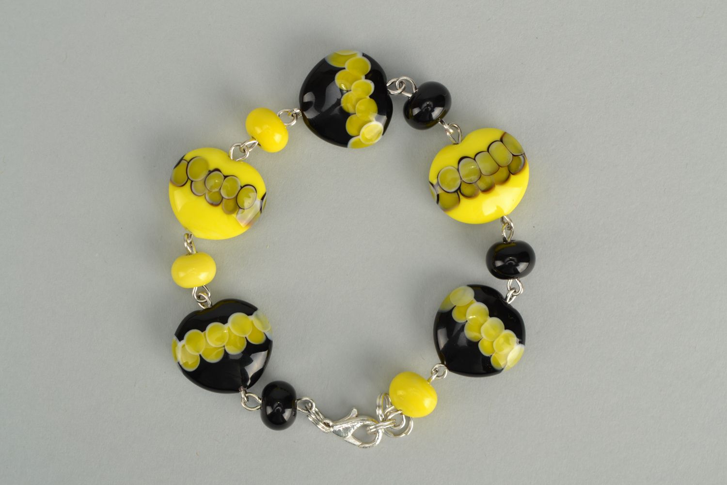 Handmade bracelet with yellow and black glass beads photo 1