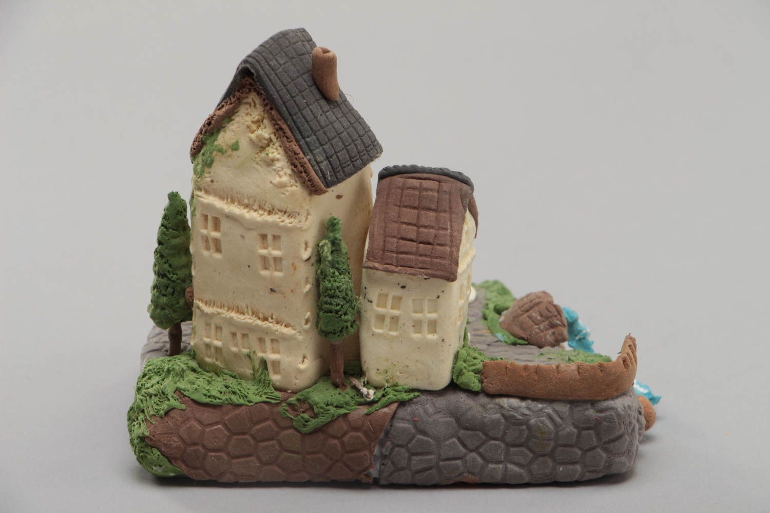 Figurine maison en pâte polymère miniature peinte originale faite main photo 3