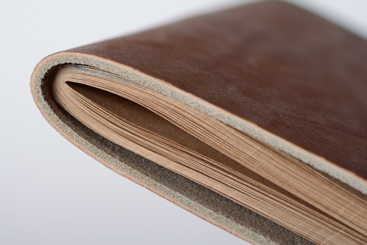 Carnet de notes en cuir naturel marron avec papier kraft fait main design photo 3