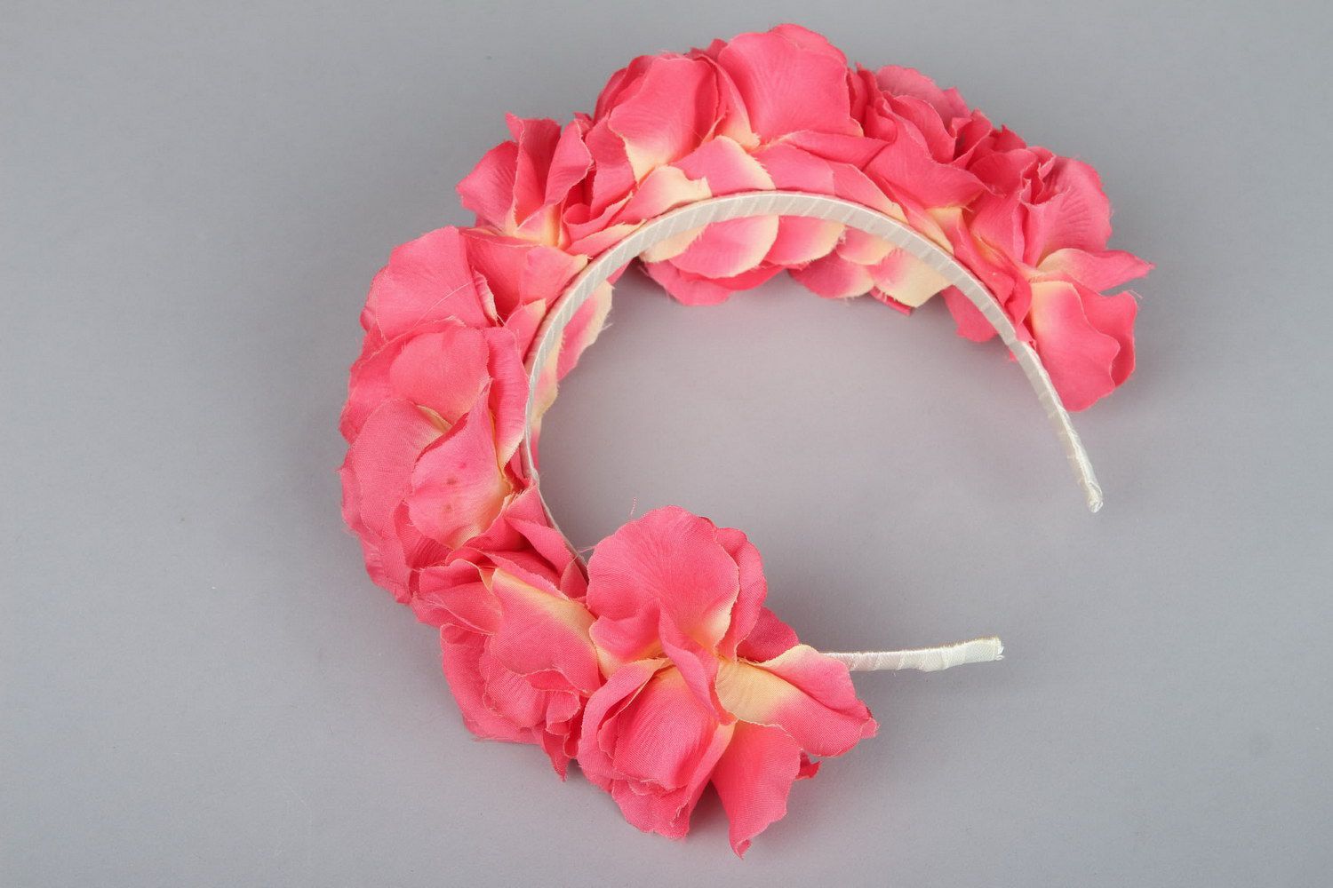 Pink wreath made of fabric flowers photo 4