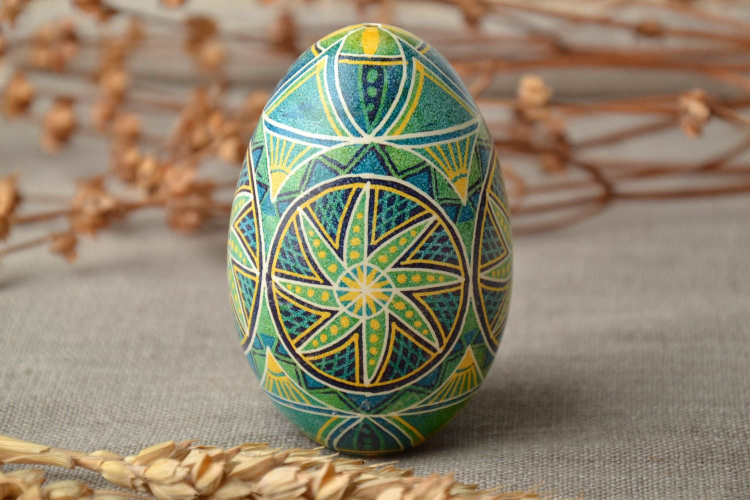 Décoration œuf de Pâques peint d'oie fait main symbole solaire style ethnique  photo 1