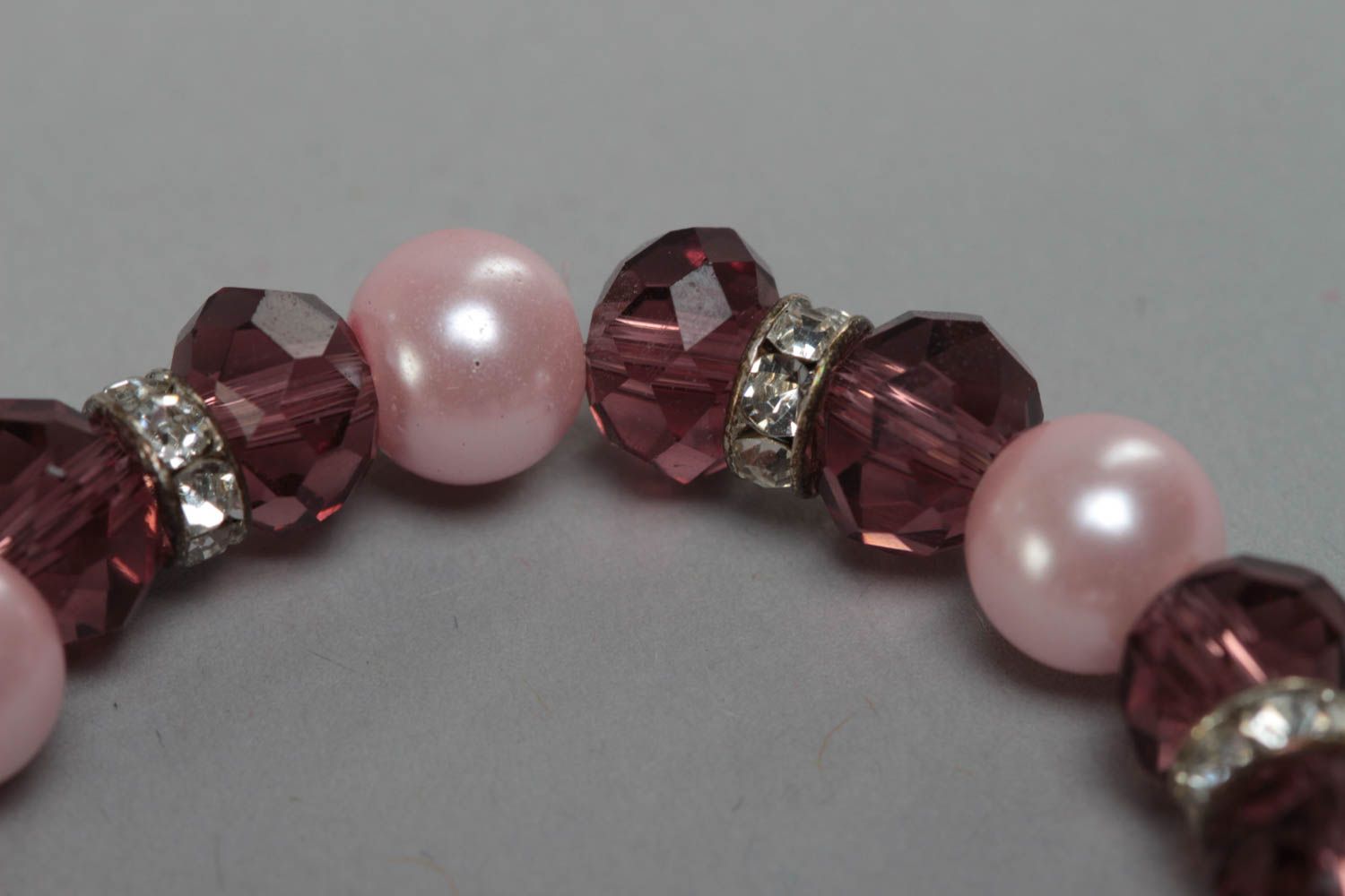 Bracelet en perles céramiques et perles en cristal fait main rose pour fillette photo 4
