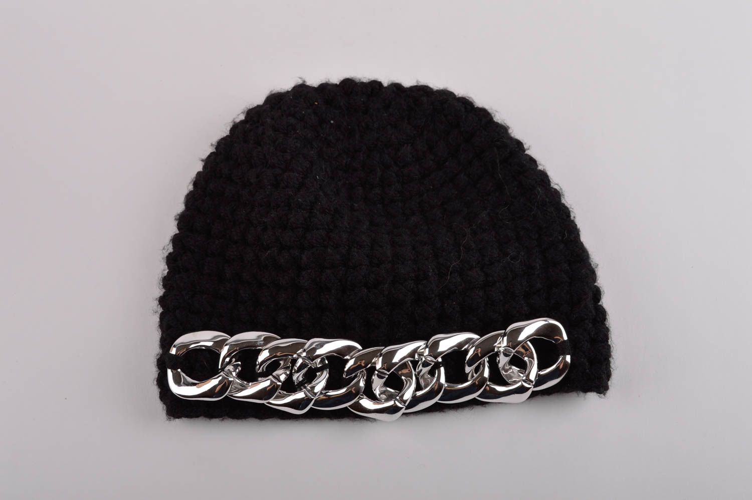Головной убор стильная шапка ручной работы теплая шапка черного цвета с цепью фото 5