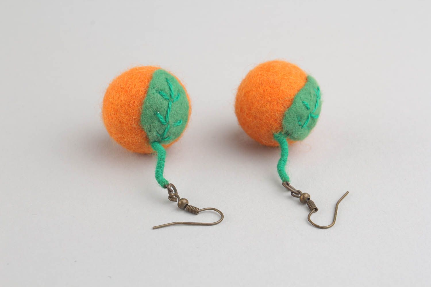 Orange Ohrringe aus Wolle foto 3