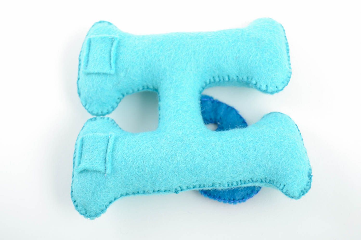 Буква из фетра мягкая декоративная игрушечная голубая с китом ручной работы Н фото 3