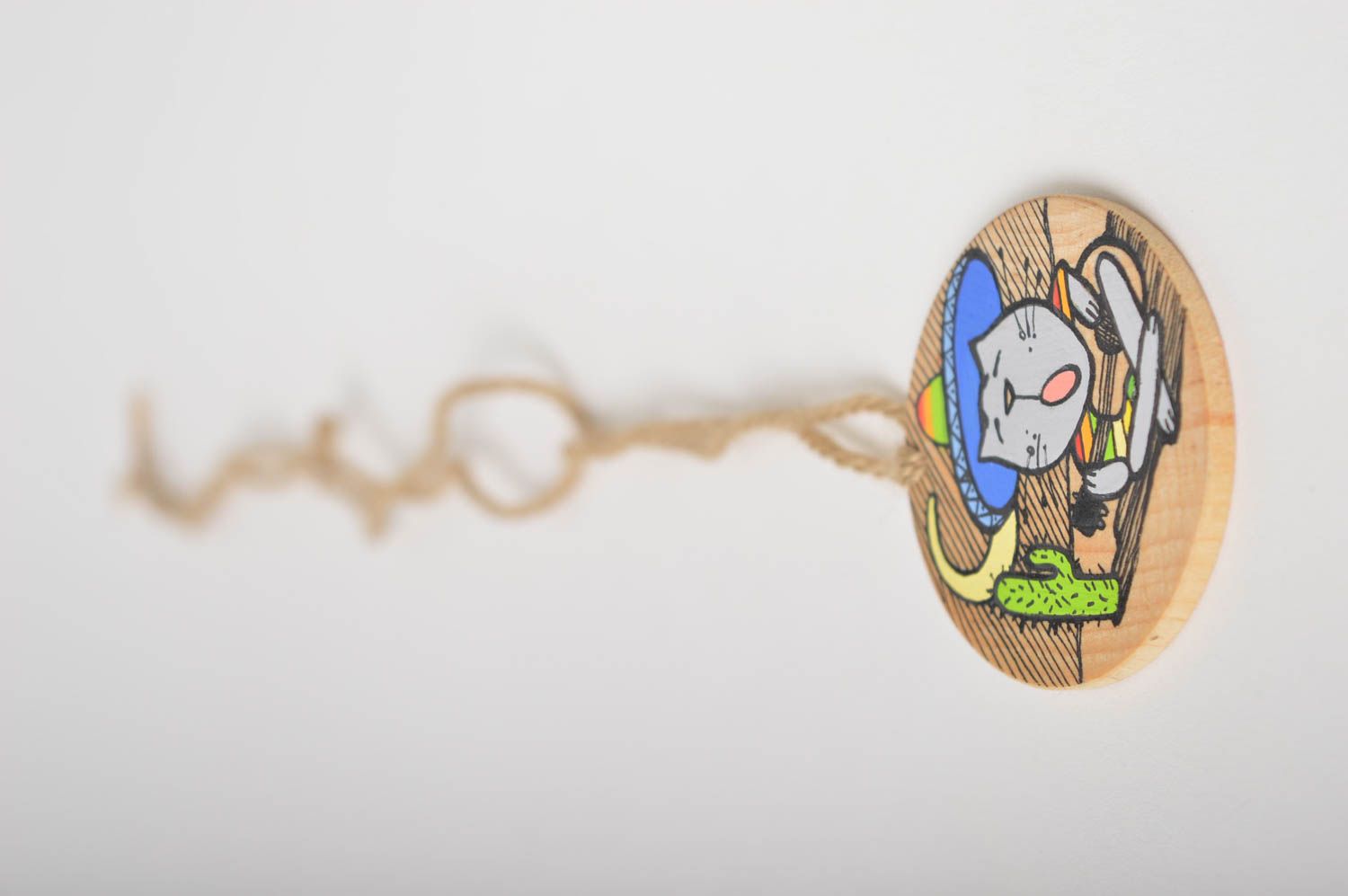 Кулон ручной работы украшение на шею аксессуар из дерева с росписью Котик фото 4