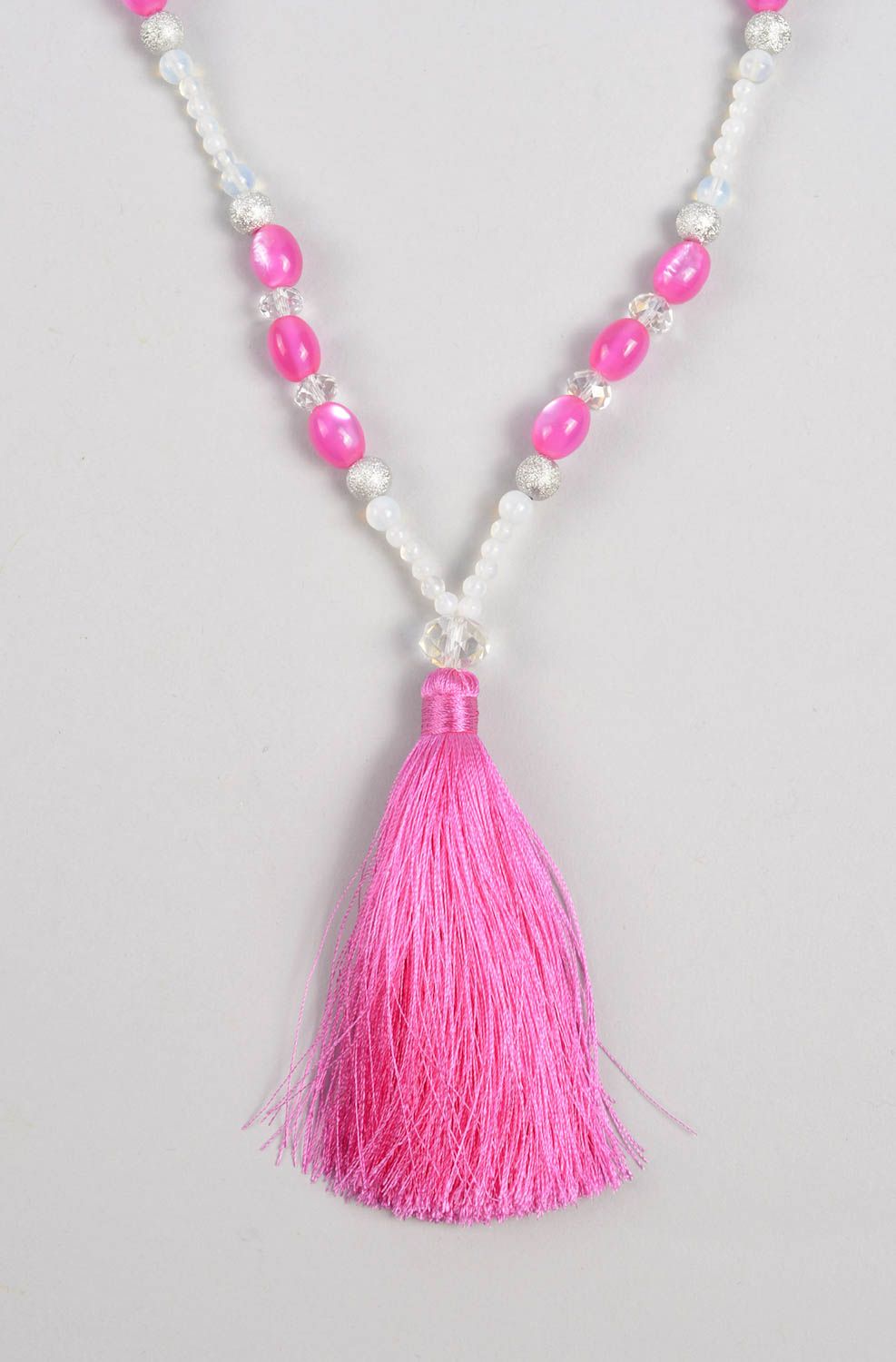Collier rose Bijou fait main en perles fantaisie avec gland Cadeau femme photo 4