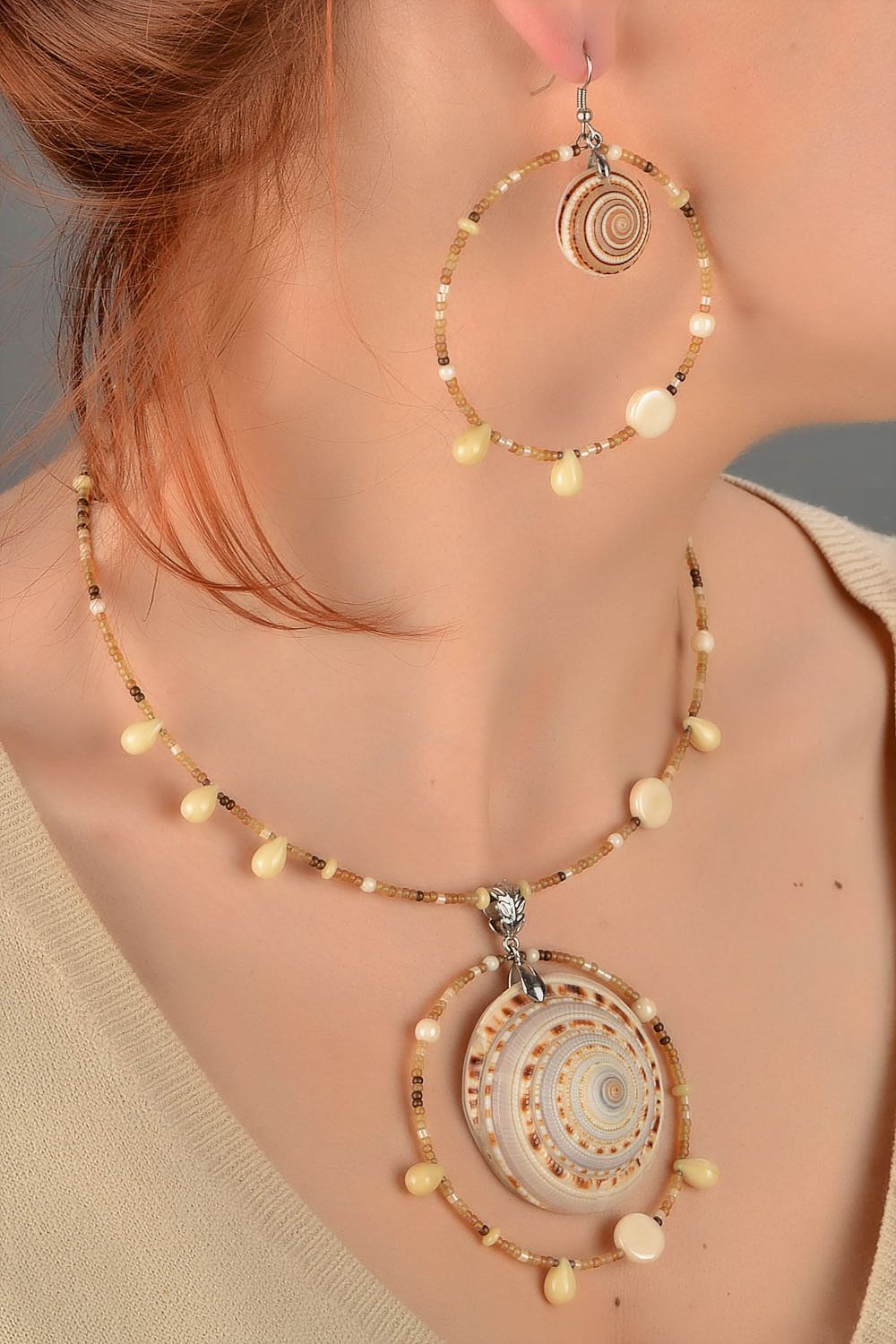Parure bijoux collier boucles d'oreilles beiges perles fantaisie faits main photo 5