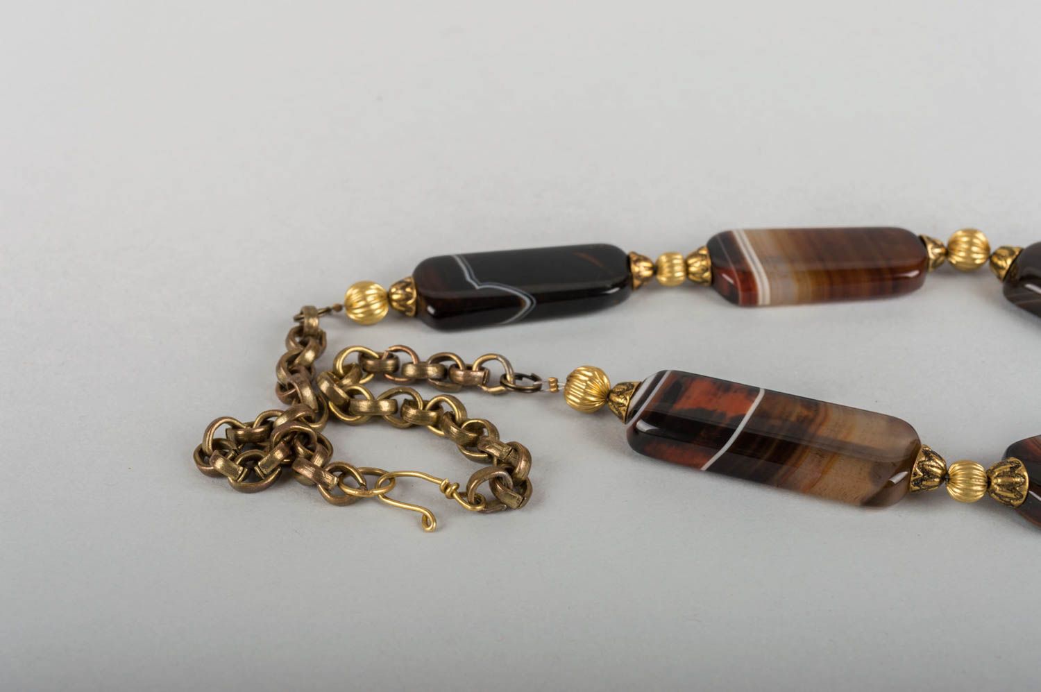 Handmade Halskette mit Steinen schönes Damen Accessoire handgeschaffen stilvoll foto 3