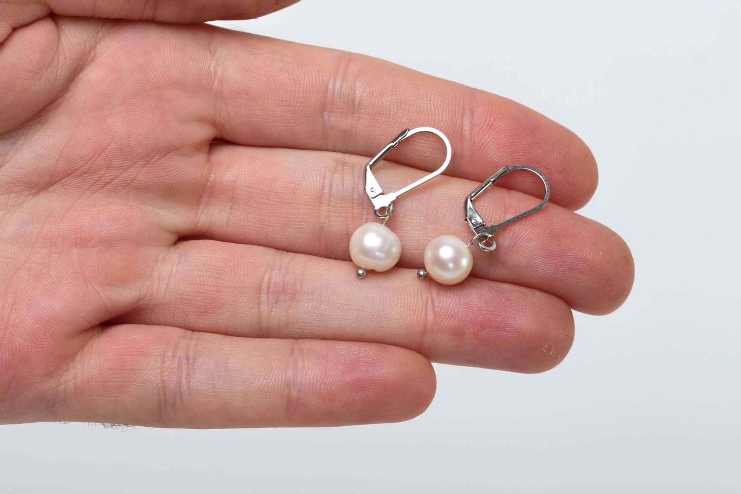 Handmade earrings with pearl beads earrings with charms stylish jewelry photo 5