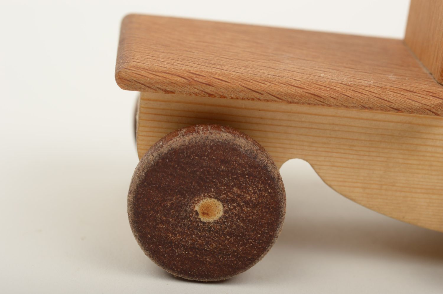 Игрушка ручной работы деревянная машинка грузовик игрушка из дерева детская фото 5