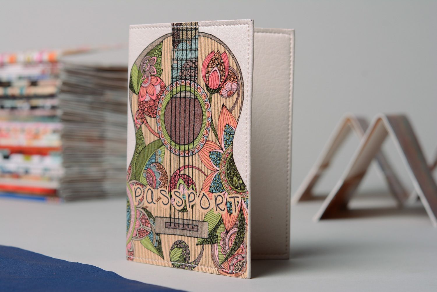 Joli protège-passeport en cuir naturel avec imprimé accessoire fait main photo 1