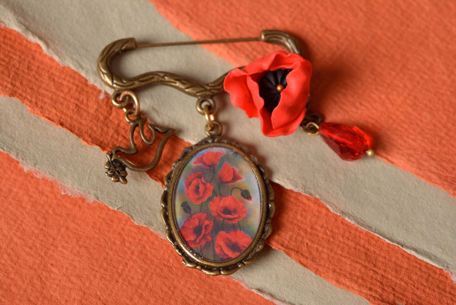 Handmade vintage brooch with print in epoxy resin decoupage red poppy photo 1