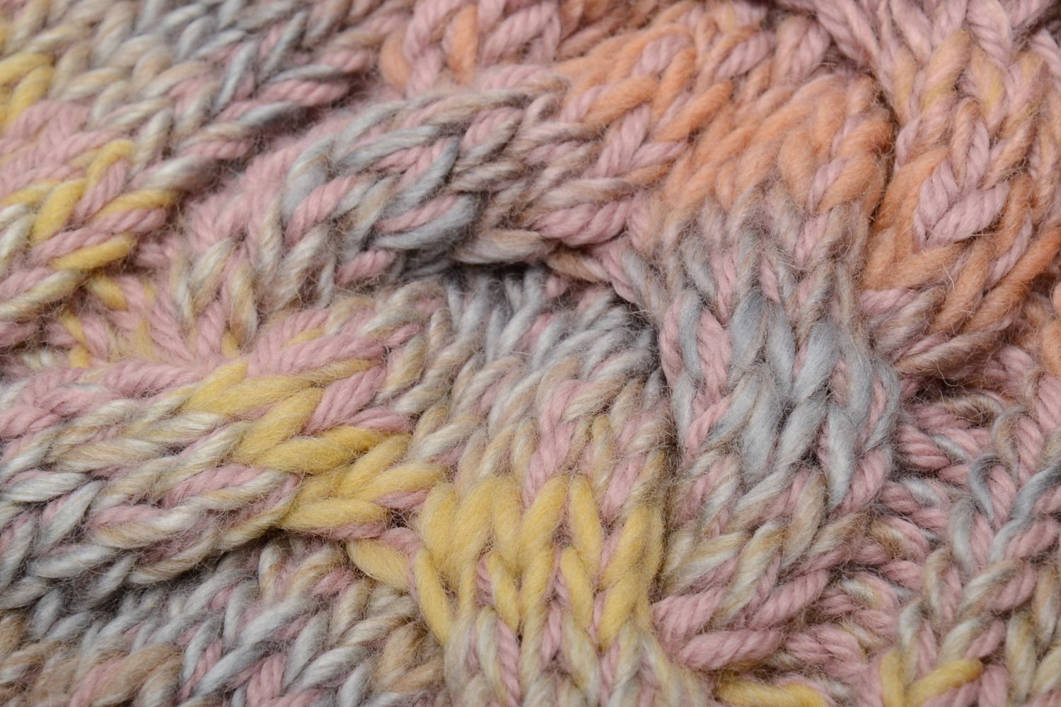Chapeau tricoté en laine avec pompon fait main photo 4