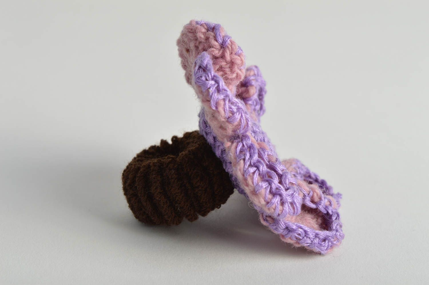Élastique à cheveux fleur tricoté mauve fait main original pour enfant photo 4