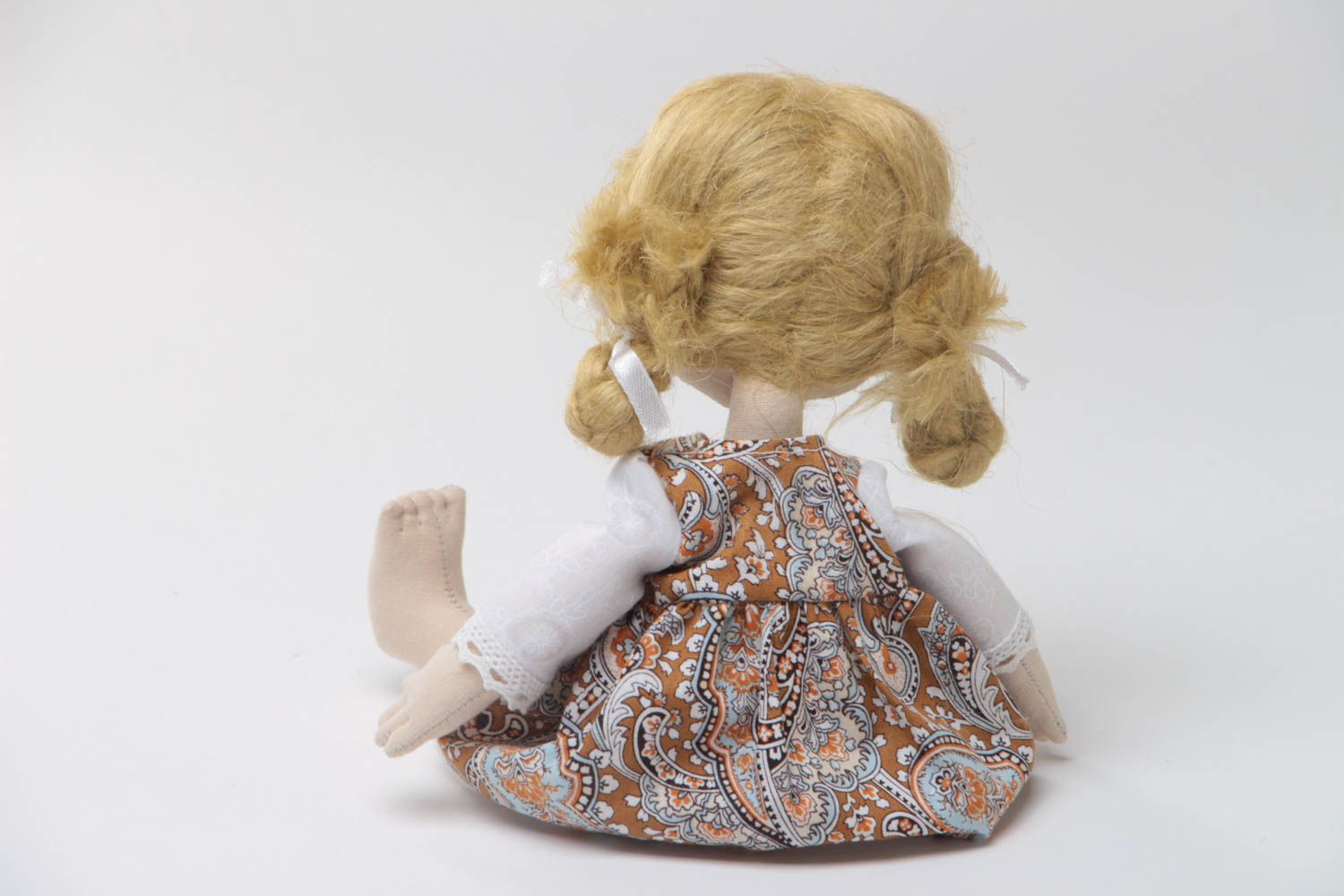 Muñeca de tela infantil artesanal original para niños o para decoración de casa foto 4