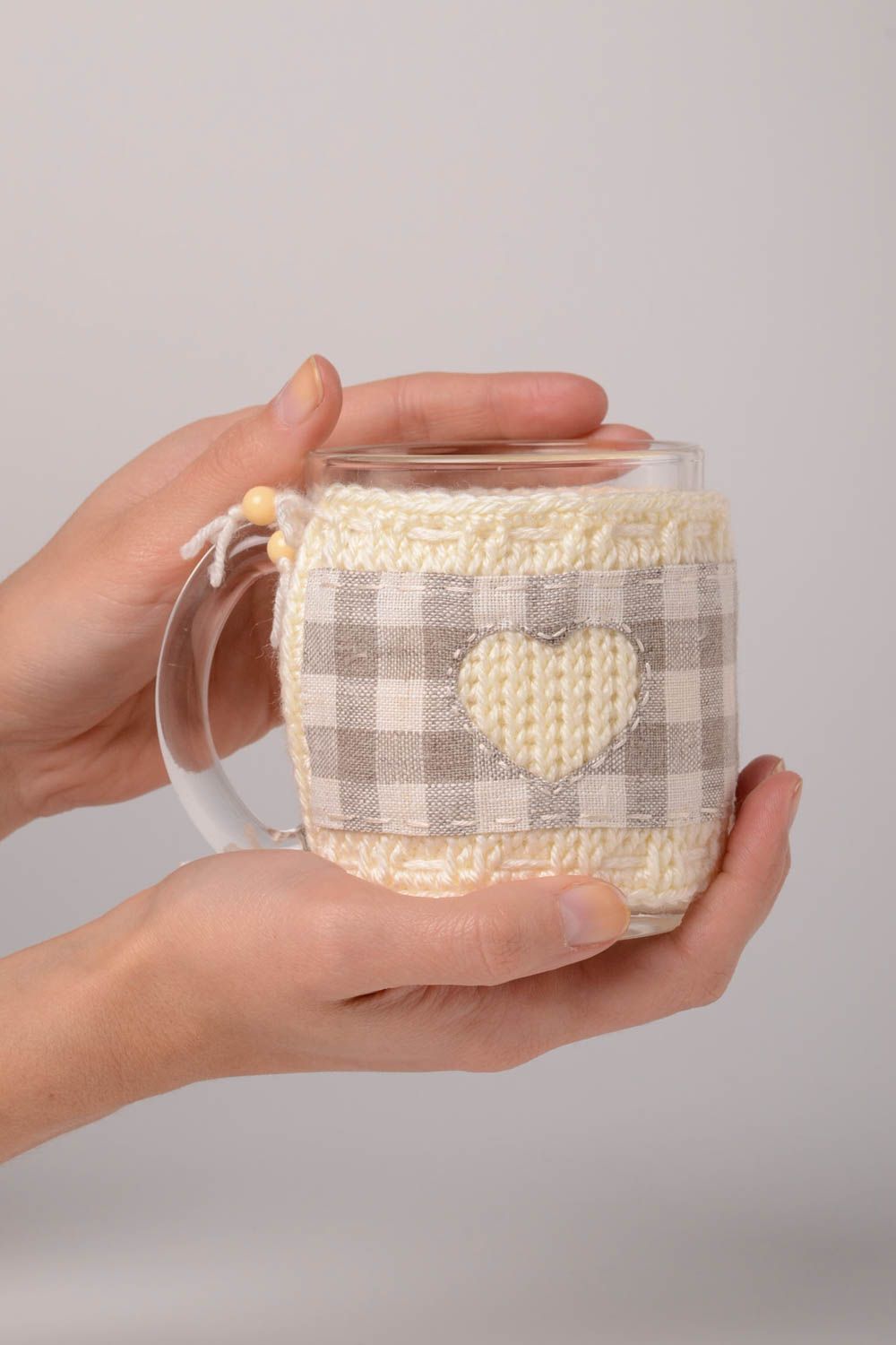 Cache-mug tricot fait main Couvre-mug design avec coeurs Accessoire original photo 2