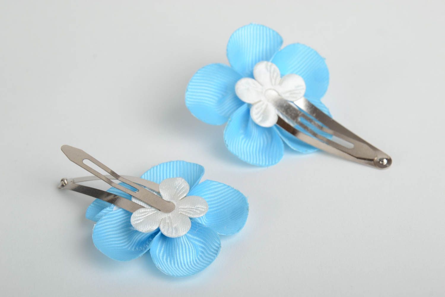 Set of 2 handmade hair clips with small blue dotted ribbon flowers for girls photo 3