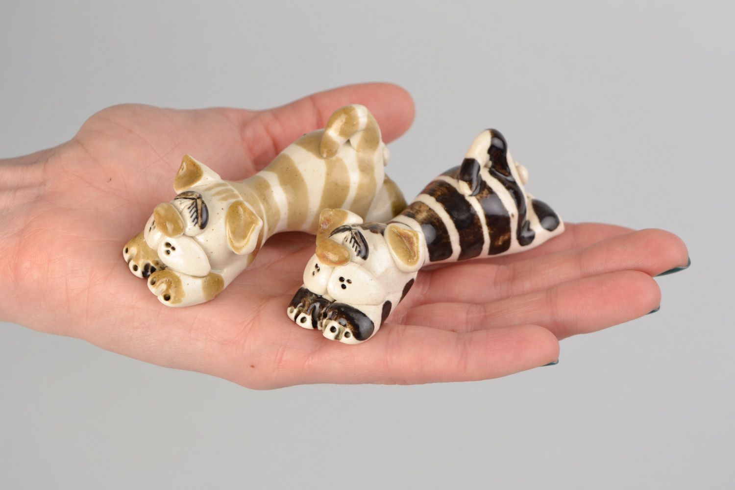 Set of 2 homemade ceramic figurines of striped cats painted with colorful glaze photo 2