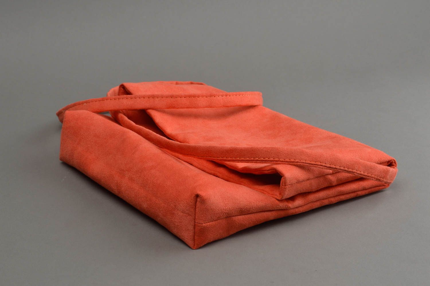 Красная складная сумка на плечо в стиле casual из искуственной замши хенд мейд фото 2