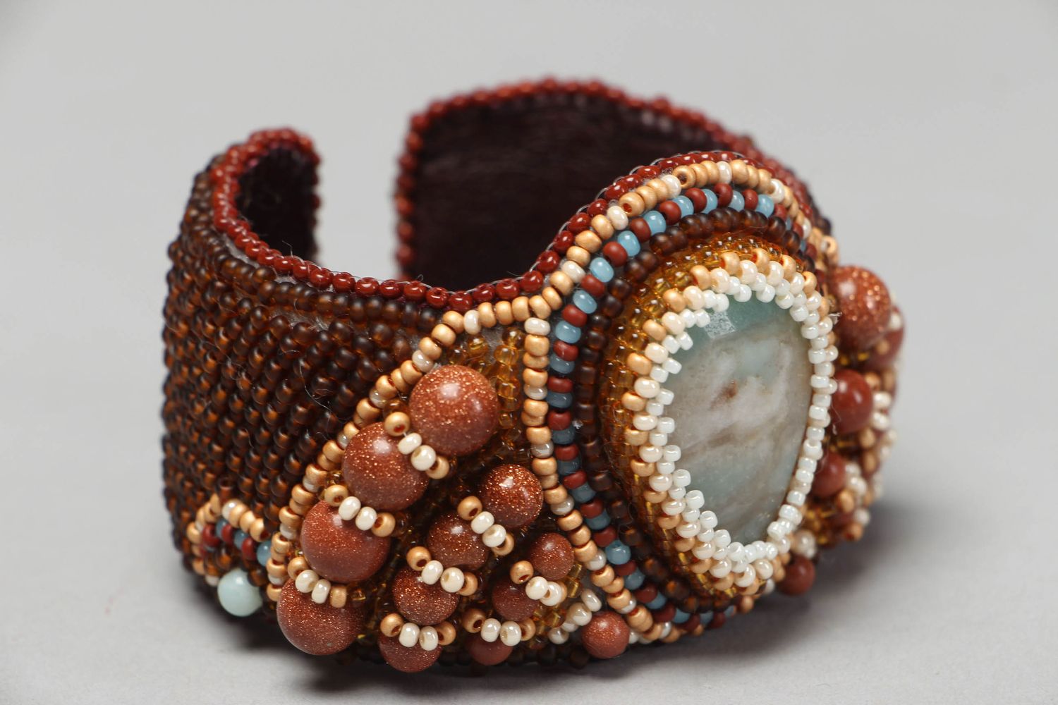 Bracelet en cuir avec perles de rocaille et pierres naturelles marron photo 1