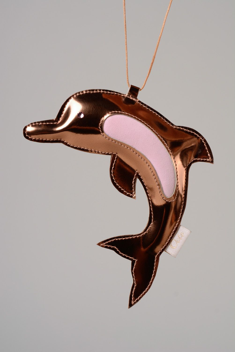 Handmade Schlüsselanhänger Delfin aus Leder foto 1