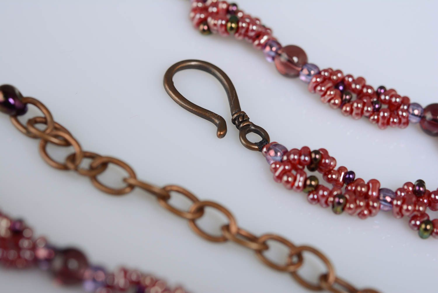 Collier avec pendentif brodé en perles de rocaille et améthyste violet fait main photo 5