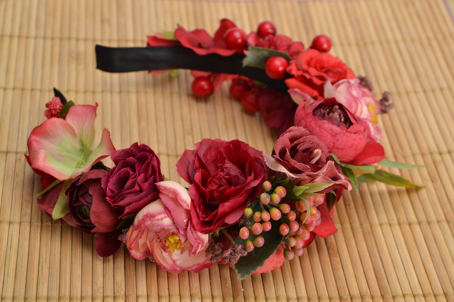 Couronne de fleurs pour cheveux en tissu faite main pour femme Roses et baies photo 1