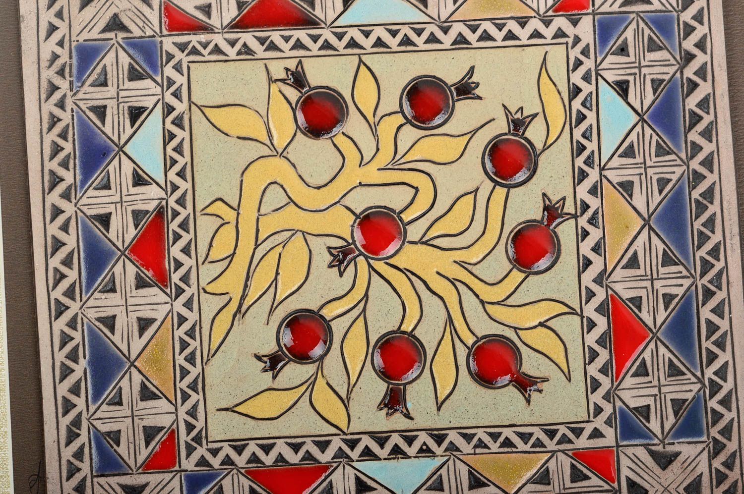 Керамическая плитка в рамке настенный декор ручной работы Дерево с гранатами фото 3