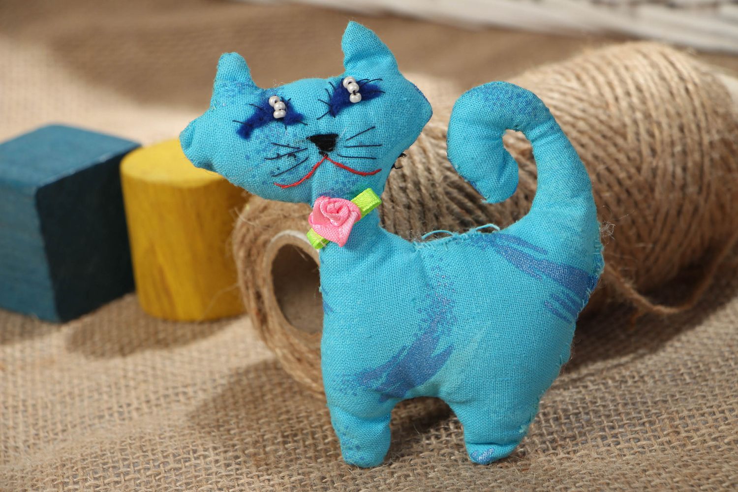 Handgemachtes Kuscheltier aus Baumwolle blaue Katze foto 5