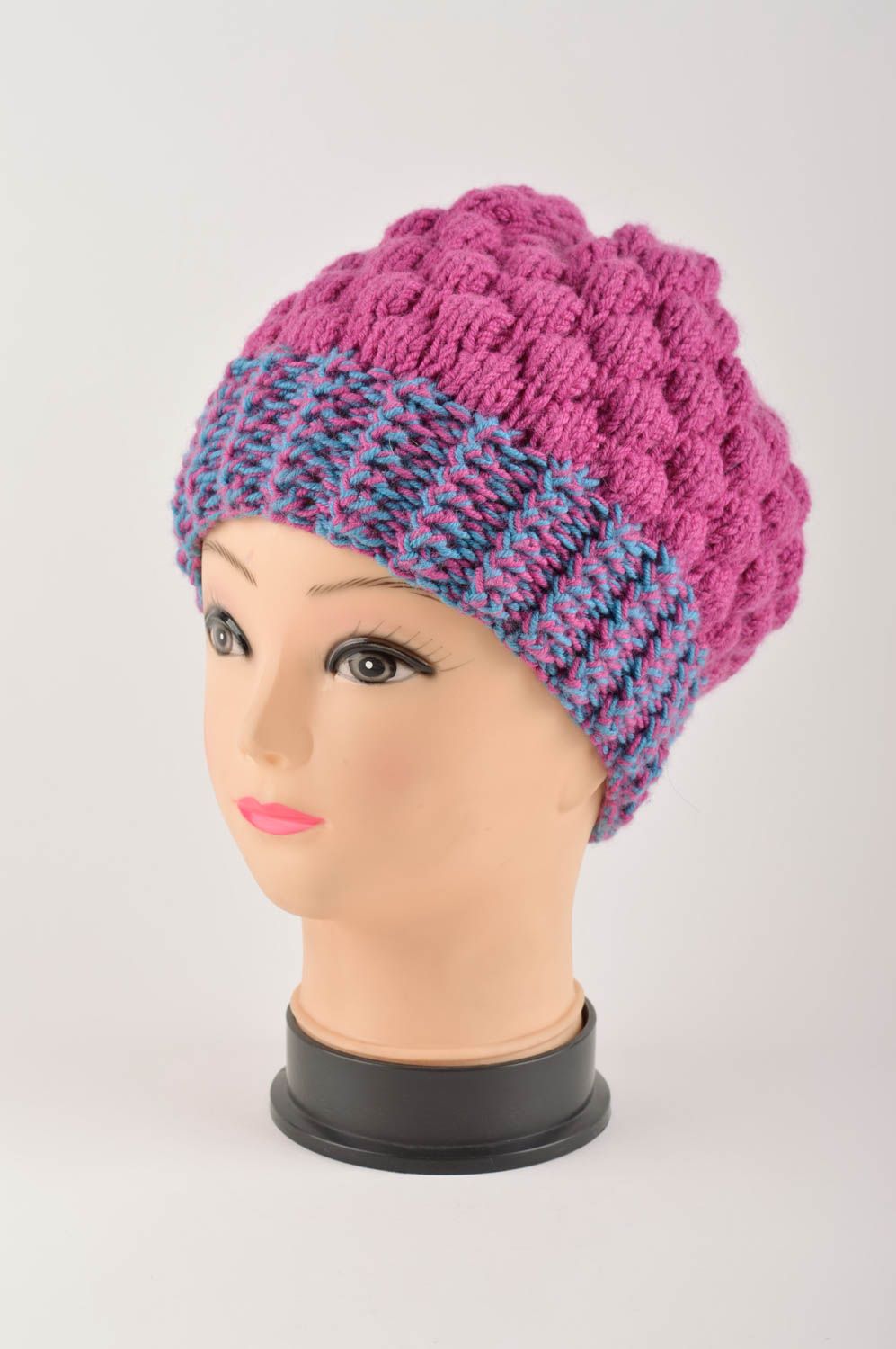 Bonnet tricot fait main Chapeau hiver en laine Vêtement pour femme design photo 2