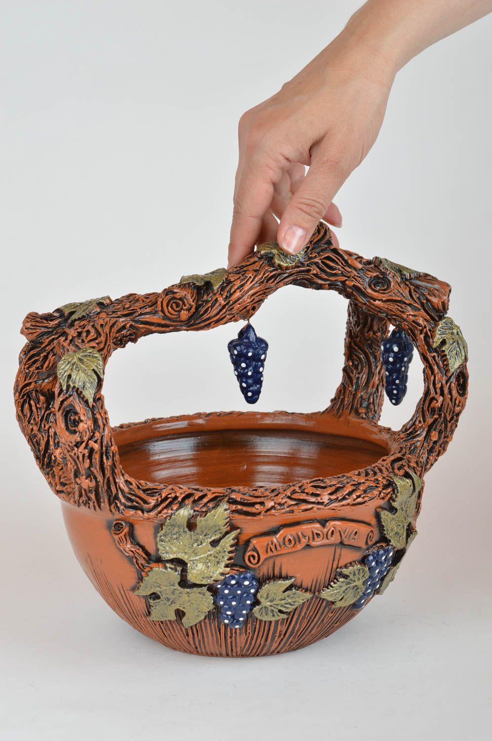 Frutera de cerámica artesanal con racimos de uva pintada original decorativa foto 3