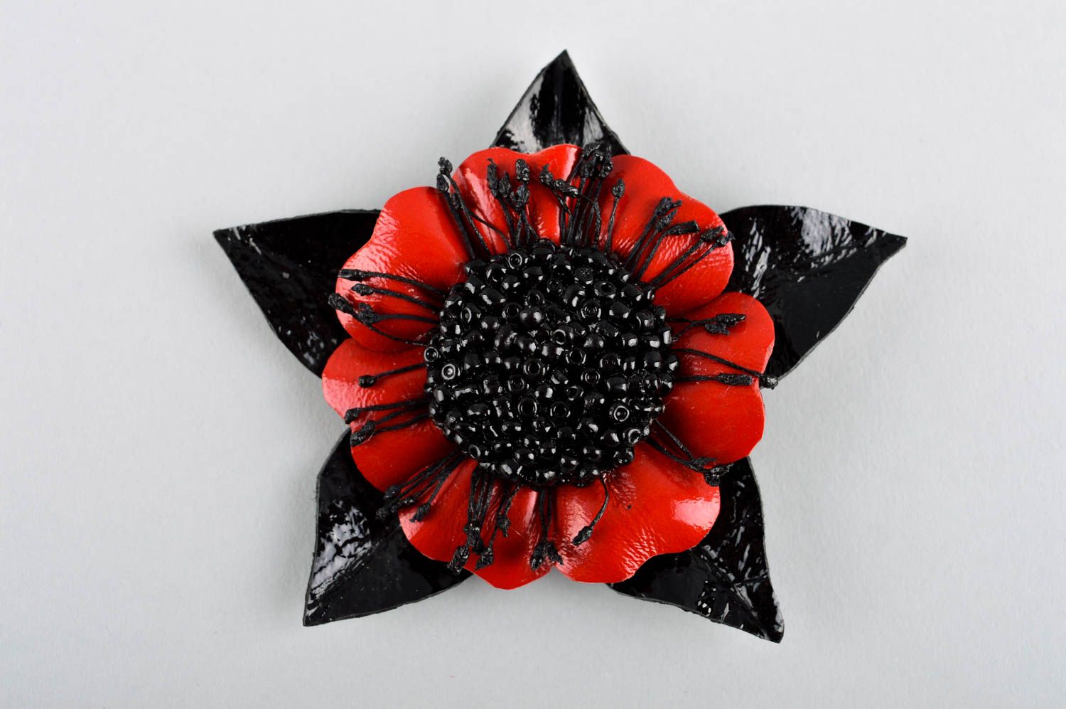 Handmade Brosche Modeschmuck Schmuck aus Leder exklusiver Schmuck schwarz rot foto 2