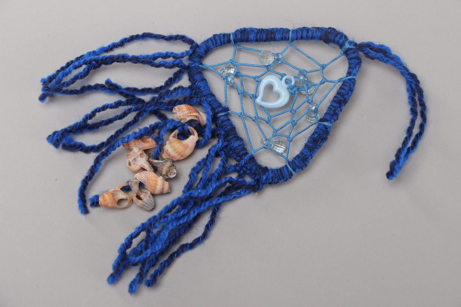 Ловец Снов интерьерная подвеска из вощеных шнурков бусин и ракушек синяя Медуза фото 2