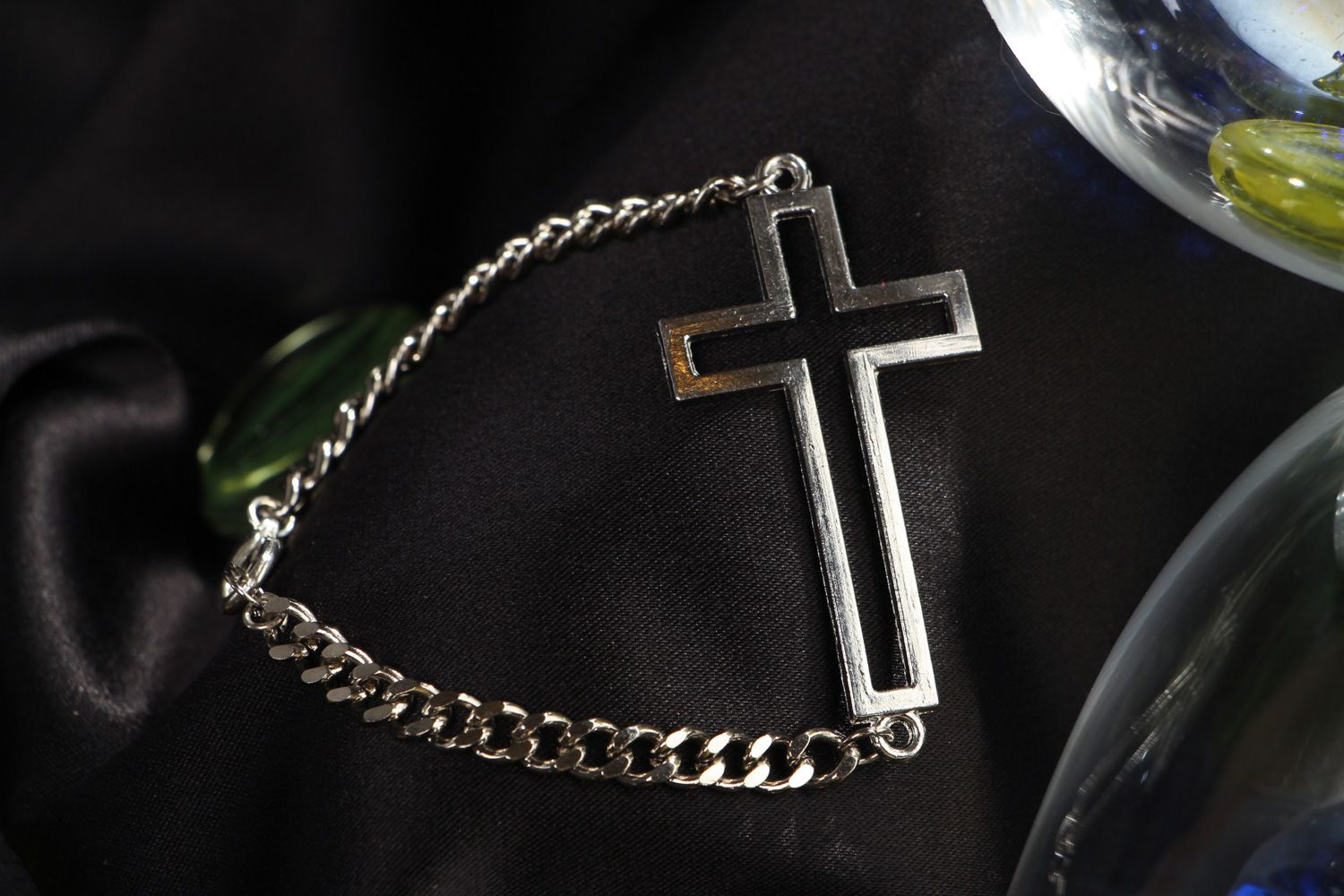 Handmade fashionable metal chain wrist bracelet with cross charm for women photo 4