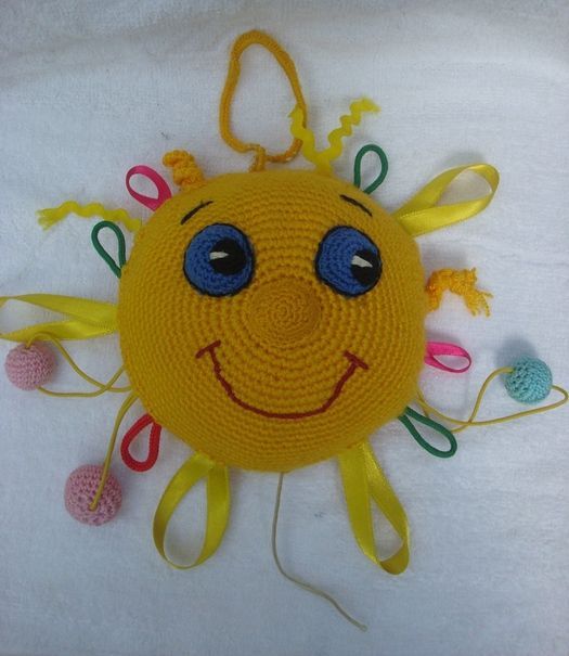 Вязаная игрушка солнышко с петелькой  фото 1