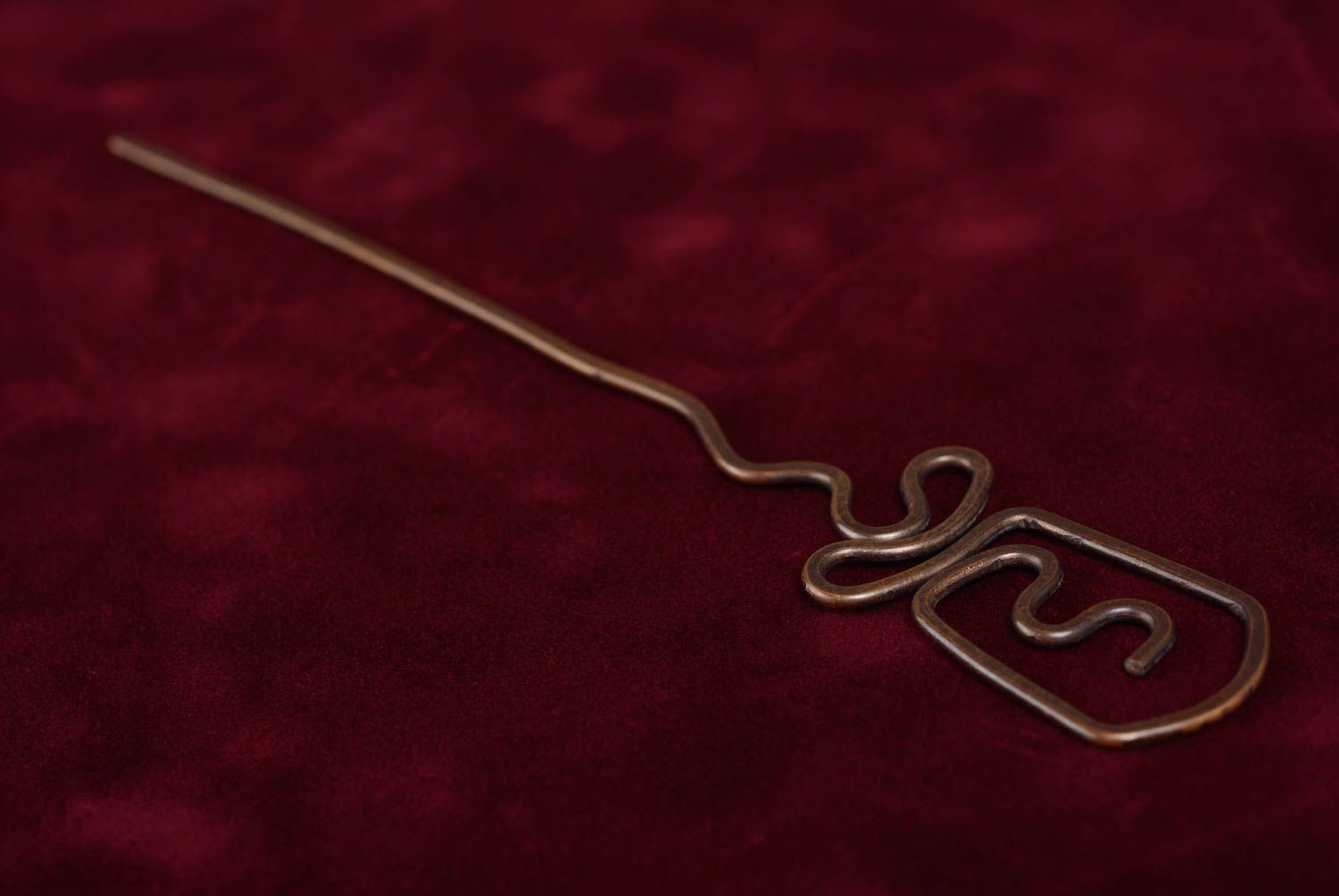 Lange schöne elegante Haarnadel aus Metall in der Wire Wrap Technik foto 1