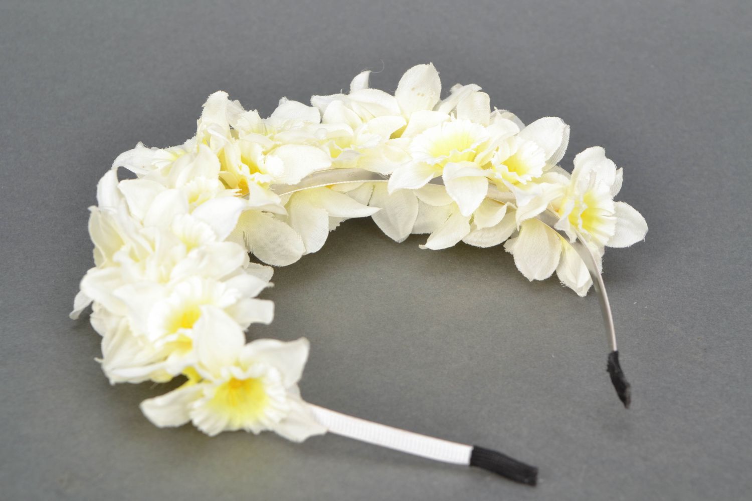 Cerceau cheveux aux fleurs blanches Narcisses photo 4