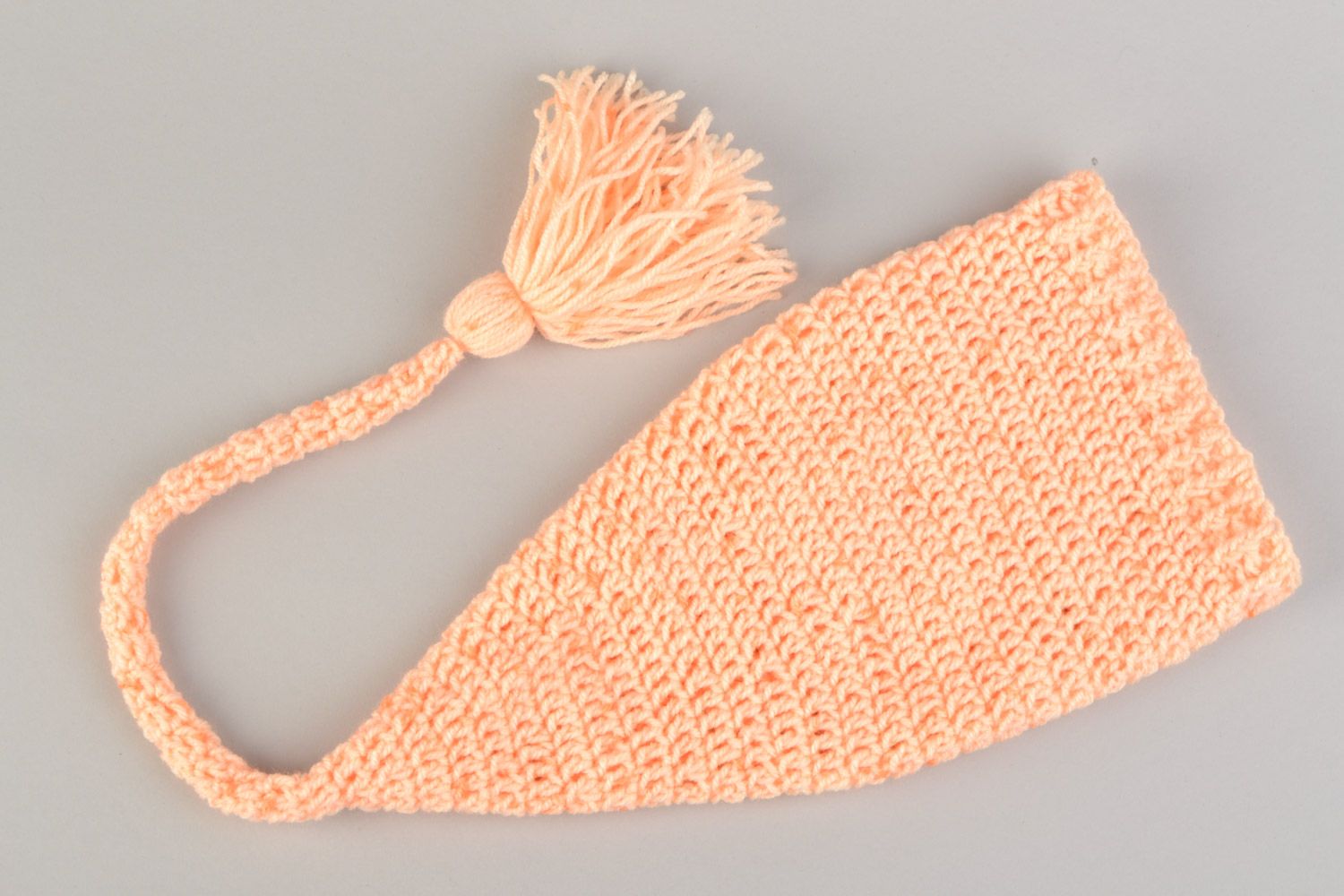 Joli bonnet bébé couleur pêche original au crochet avec pompon fait main photo 1
