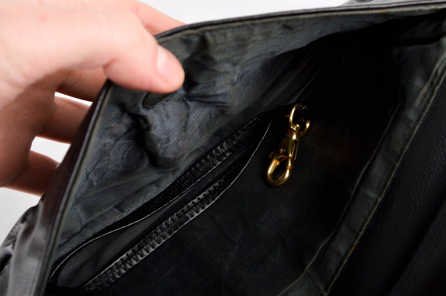 Сумка ручной работы сумочка клатч черная из кожзама женская сумка с петелькой фото 5