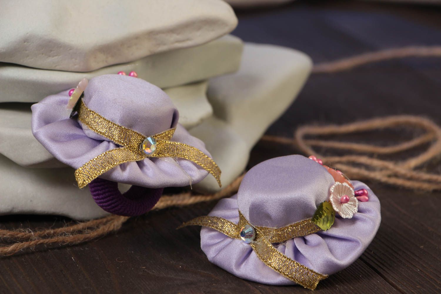 Set of 2 handmade decorative hair ties with light violet mini top hats photo 1