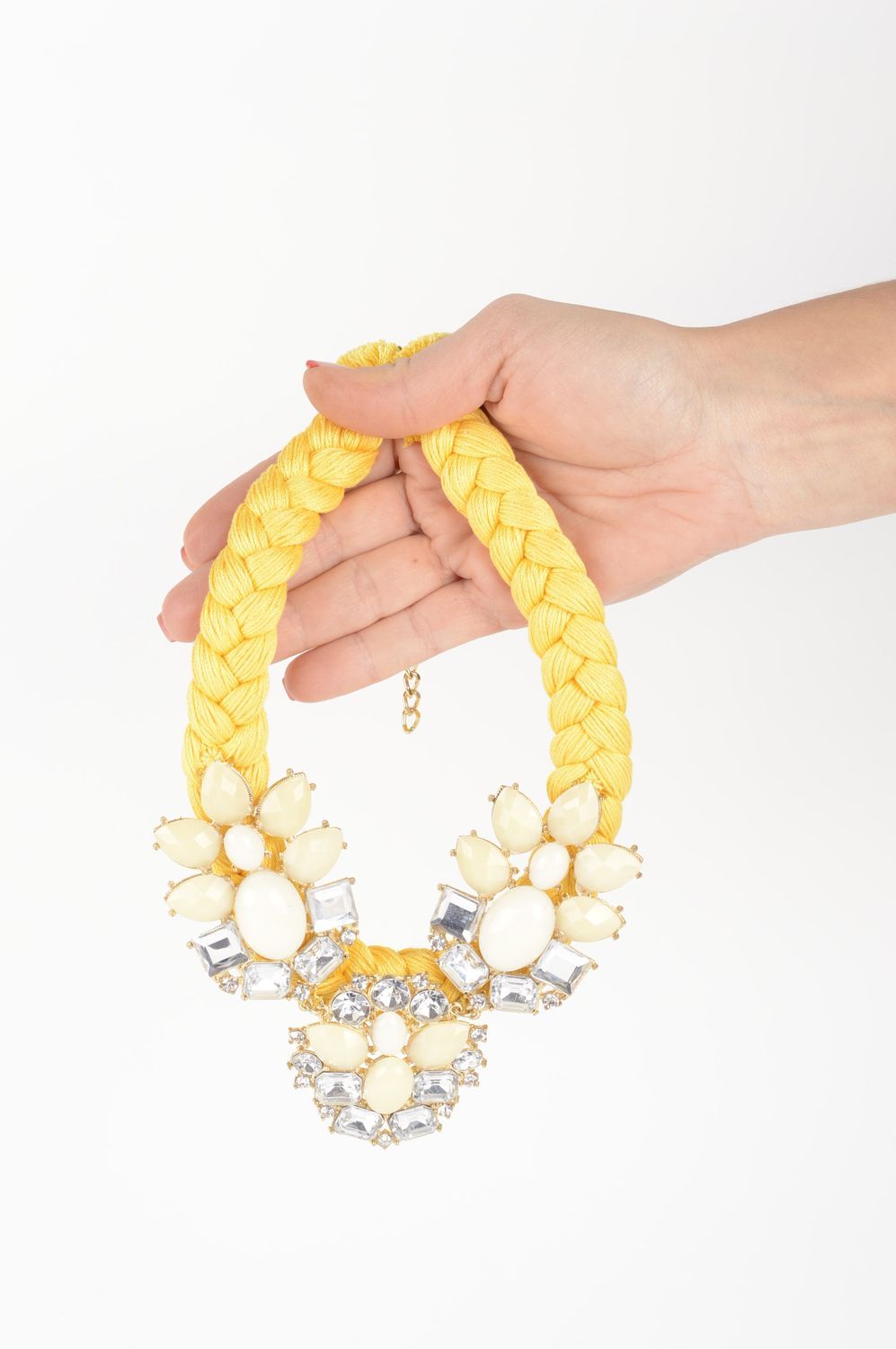 Collier textile Bijou fait main jaune avec perles fantaisie Cadeau femme photo 1